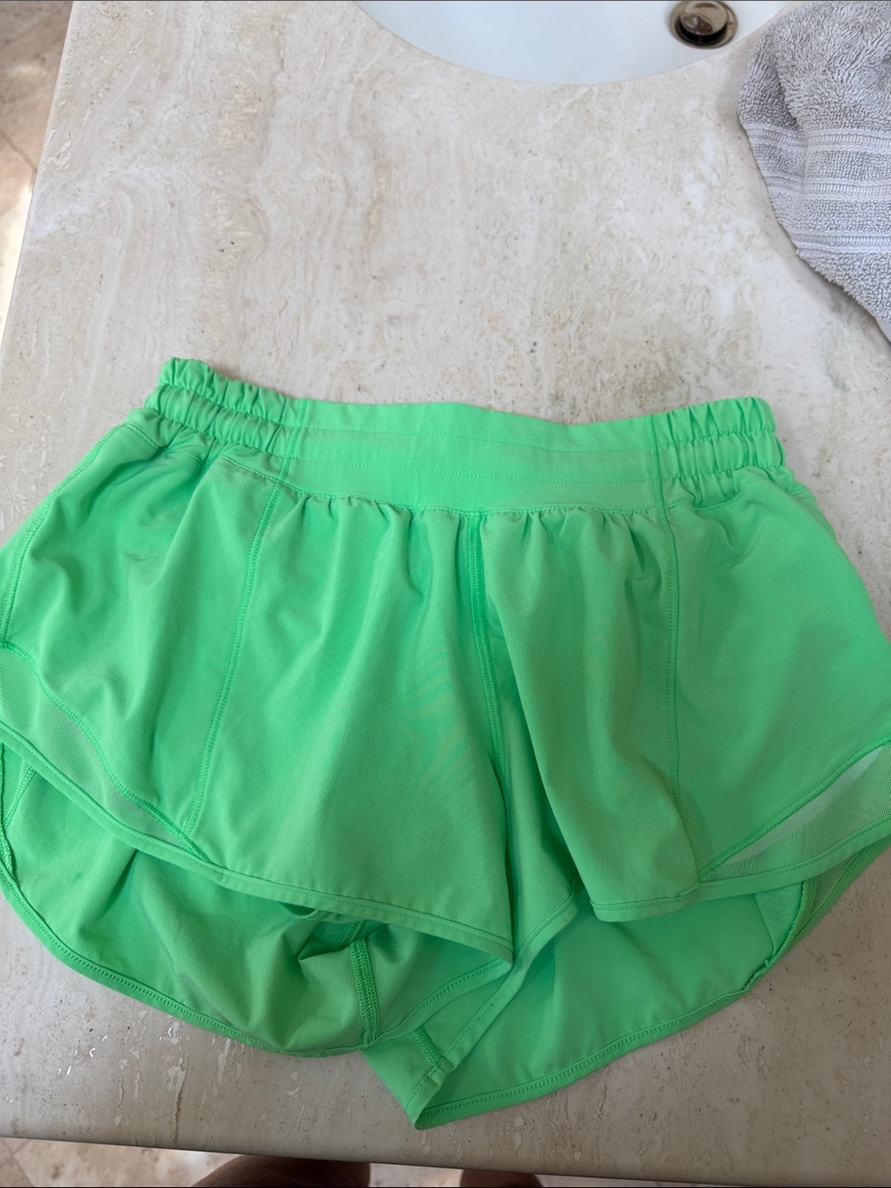 Lululemon hottie hot short size 6 line green